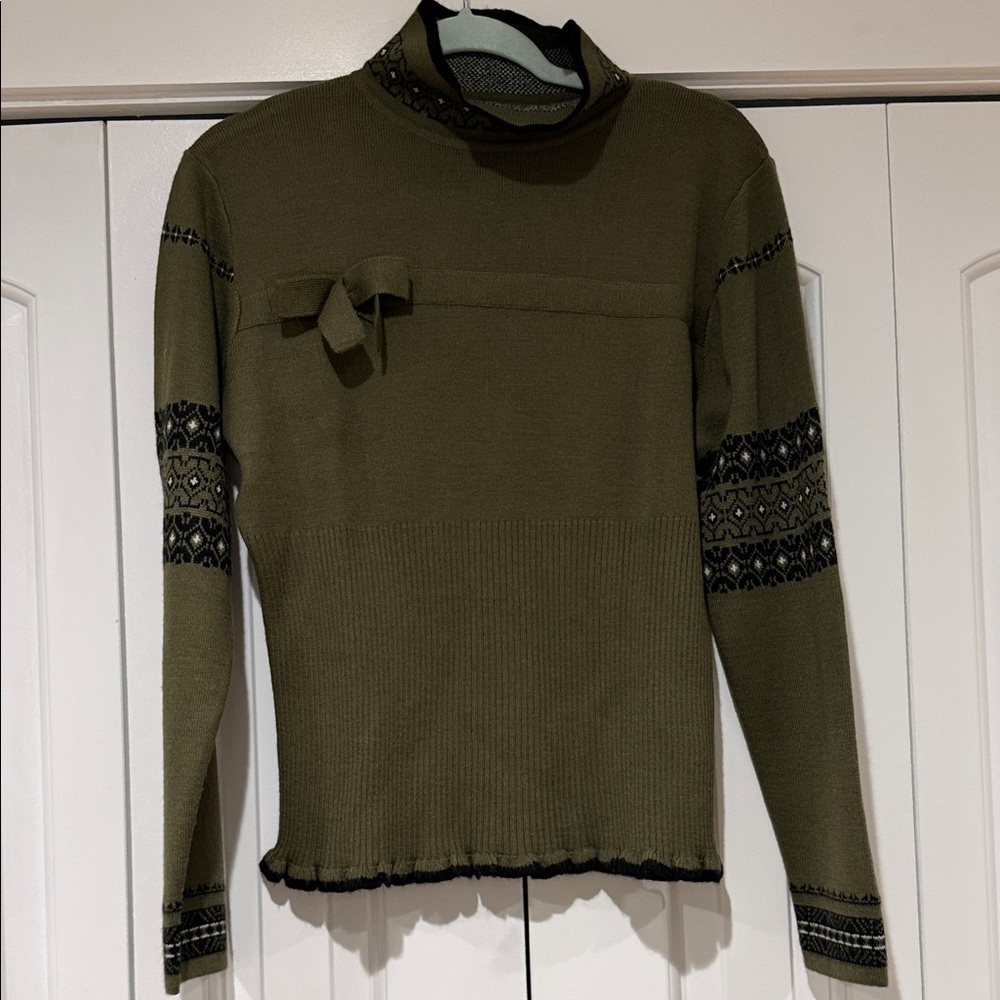 NILS ski wool Olive Sweater with Black Detailing‎ medium